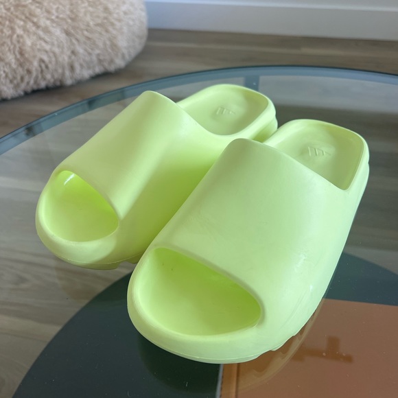 Yeezy Shoes - Yeezy size 6 slides